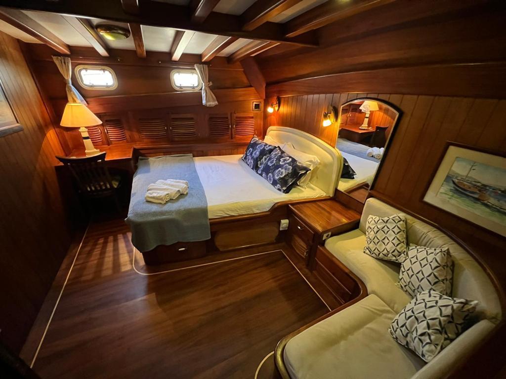 Seaside Sanctuaries: Serenad's Cozy Cabins for Tranquil Nights